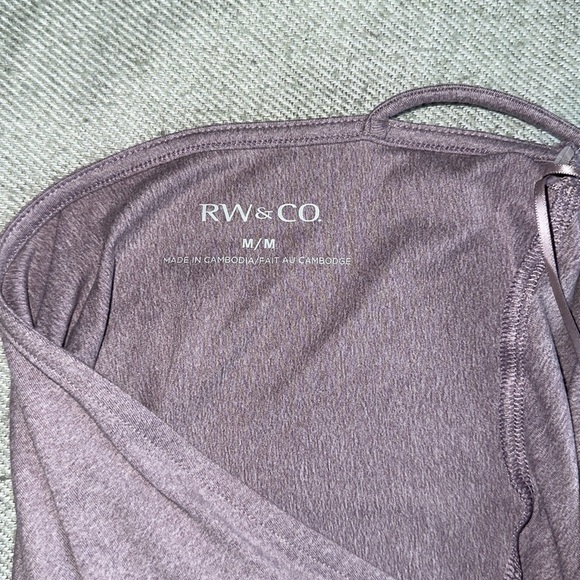 NWOT  RW&CO Long Sleeve w/ Open Back - Picture 5 of 5